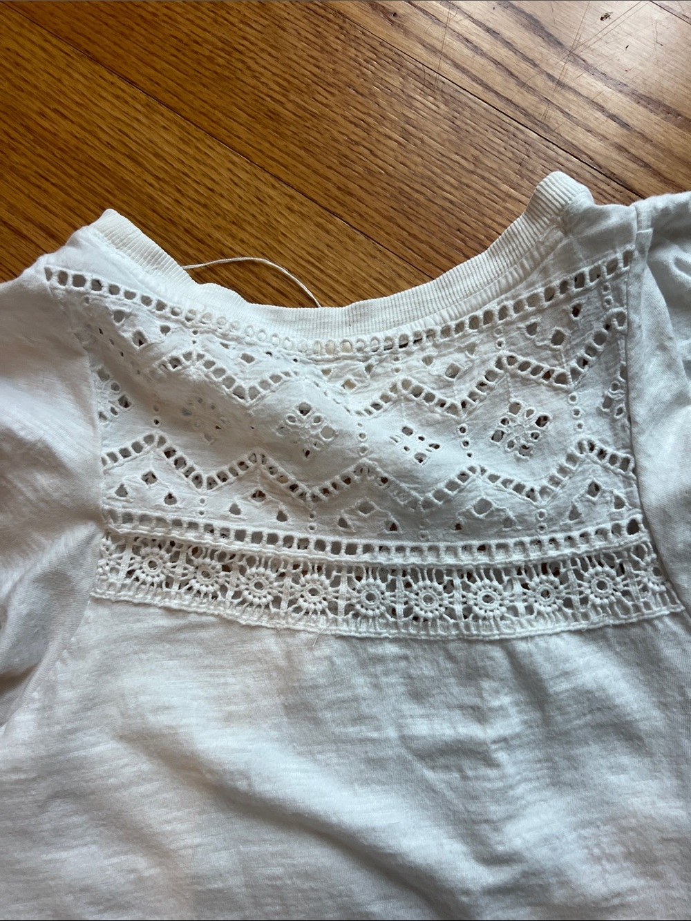 Anthropologie Small White Eyelet Flutter Sleeve crochet swing Women's Top small - Picture 8 of 8